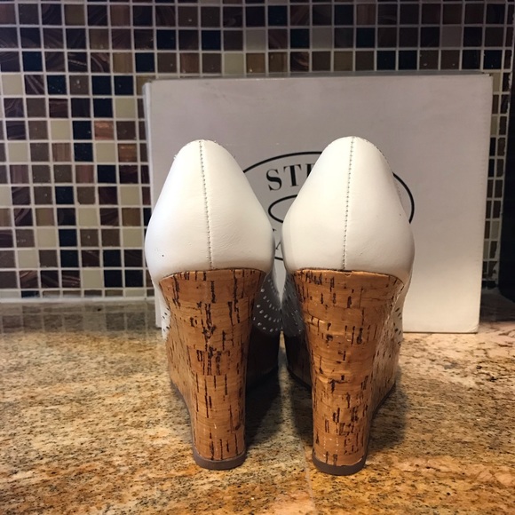 Steve Madden White Pinhole Peep Toe Cork Wedge - Picture 3 of 7